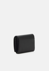 Tommy Hilfiger CHIC MED FLAP WALLET Wallet black КОШЕЛЕК CHIC MED FLAP Бумажник черный