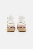 Tommy Hilfiger LOW WEDGE Espadrilles ecru НИЗКАЯ КЛЕТКА Эспадрильи экрю