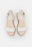 Tommy Hilfiger LOW WEDGE Espadrilles ecru НИЗКАЯ КЛЕТКА Эспадрильи экрю
