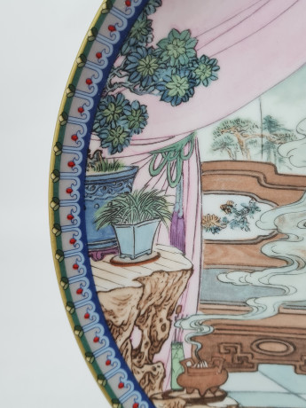 Художественная декоративная тарелка винтажная Imperial Jingdezhen Poreclain, Императорский фарфор, разноцветный декор "Девушка в национальном костюме", в заводской коробке, 22 см, Китай, 1986г.