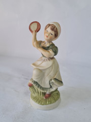 Статуэтка винтажная Im Stil Sitzendorf &quot;Женщина с бубном&quot;, фарфор, 14 см, Германия, 1960-70гг.