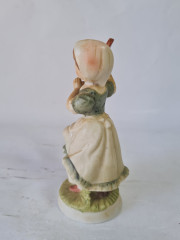 Статуэтка винтажная Im Stil Sitzendorf &quot;Женщина с бубном&quot;, фарфор, 14 см, Германия, 1960-70гг.