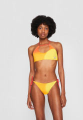 Tommy Hilfiger TOMMY HILFIGER X ANDY WARHOL BRALETTE Bikini top warhol sunset TOMMY HILFIGER X ANDY WARHOL BRALETTE Верх бикини Уорхол закат