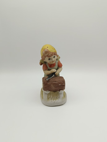 Статуэтка винтажная Im Stil Goebel "Девочка с пилой", фарфор, 13 х 8 см, Германия, 1960-70гг.