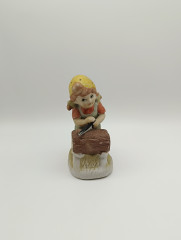 Статуэтка винтажная Im Stil Goebel &quot;Девочка с пилой&quot;, фарфор, 13 х 8 см, Германия, 1960-70гг.