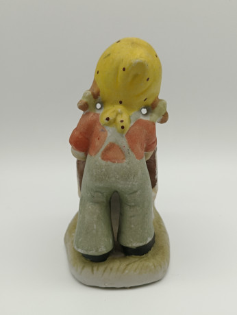 Статуэтка винтажная Im Stil Goebel "Девочка с пилой", фарфор, 13 х 8 см, Германия, 1960-70гг.