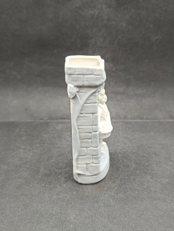 Статуэтка-карандашница винтажная Im Stil KPM "Мальчик у виноградной лозы", фарфор, 12 х 6 см, Германия, 1960-70гг.