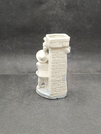 Статуэтка-карандашница винтажная Im Stil KPM "Мальчик у виноградной лозы", фарфор, 12 х 6 см, Германия, 1960-70гг.