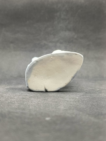 Статуэтка-карандашница винтажная Im Stil KPM "Мальчик у виноградной лозы", фарфор, 12 х 6 см, Германия, 1960-70гг.