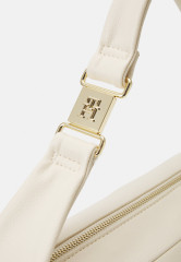 Tommy Hilfiger CONTEMPORARY SHOULDER BAG Handbag sugarcane СОВРЕМЕННАЯ СУМКА НА ПЛЕЧО Сумка сахарный тростник