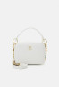 Tommy Hilfiger CHIC TRUNK Across body bag weathered white CHIC TRUNK Сумка через плечо выветрившийся белый