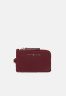 Tommy Hilfiger LIFE SATCHEL SET Handbag rouge LIFE SATCHEL SET Сумочка румяна