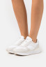 Tommy Hilfiger ELEVATED FEMININE RUNNER Trainers white ELEVATED FEMININE RUNNER — Кроссовки белый