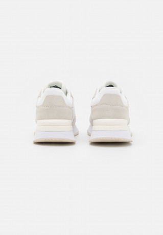 Tommy Hilfiger ELEVATED FEMININE RUNNER Trainers white ELEVATED FEMININE RUNNER — Кроссовки белый