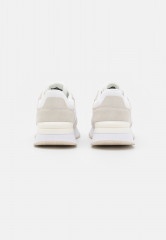 Tommy Hilfiger ELEVATED FEMININE RUNNER Trainers white ELEVATED FEMININE RUNNER — Кроссовки белый