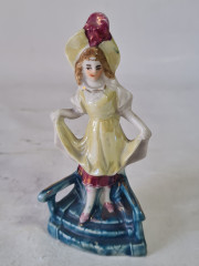 Статуэтка винтажная Im Stil Nippes &quot;Дама на лестнице&quot;, фарфор, 11 см, Германия, 1960-70гг.