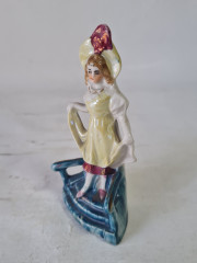 Статуэтка винтажная Im Stil Nippes &quot;Дама на лестнице&quot;, фарфор, 11 см, Германия, 1960-70гг.