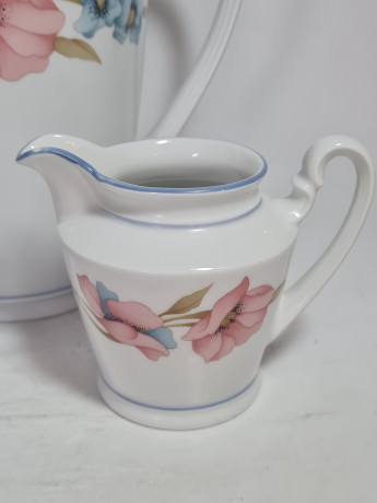 Набор для чая винтажный Winterling Marktleuthen Bavaria с розовыми и голубыми цветами, чайник, молочник, сахарница, фарфор, Германия, 1970-80гг.