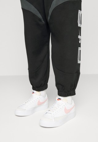 Nike Sportswear W BLAZER LOW PLATFORM Sneaker low pink glaze/summit white/black/team orange/white W BLAZER LOW PLATFORM Низкие кроссовки женские розовая глазурь/саммит белый/черный/командный оранжевый/белый
