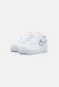 Nike Sportswear AIR FORCE 1 #x27;07 UNISEX Sneaker low white/black/orange AIR FORCE 1 #x27;07 UNISEX Низкие кроссовки женские белый/черный/оранжевый
