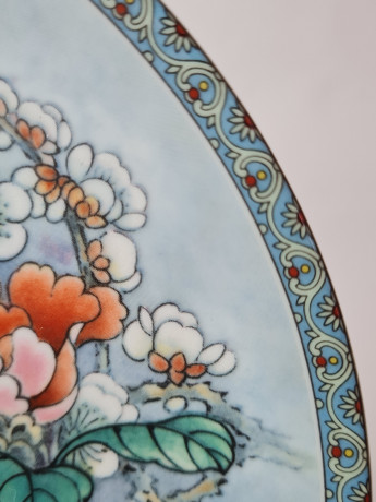 Художественная декоративная тарелка винтажная Imperial Jingdezhen Poreclain, Императорский фарфор, разноцветный декор "Две птички на ветке", 22 см, Китай, 1988г.