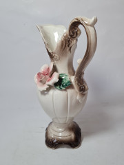 Кувшин Bassano с розовым цветком в бежево-коричневых тонах, фарфор, 28 см, Италия, 1960-70гг.