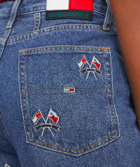 Tommy Jeans MOM TAPERED JEANS MIT ULTRAHOHEM BUND 26/32, Томми Джинс Зауженные Джинсы-мом ультравысокой посадки, р. 26/32 