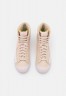 Nike Sportswear W BLAZER MID 77 NEXT NATURE Sneaker high sanddrift/arctic orange/ligt soft pink/white/black/volt W BLAZER MID 77 NEXT NATURE Высокие кроссовки женские песчаный/арктический оранжевый/светло-розовый/белый/черный/вольт