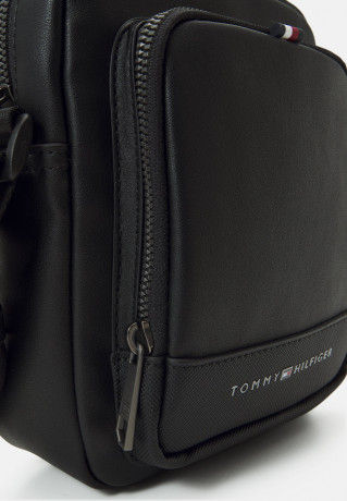 Tommy Hilfiger ESSENTIAL MINI REPORTER UNISEX Across body bag black ESSENTIAL MINI REPORTER UNISEX Сумка через плечо черный