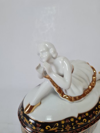 Винтажная Керамическая шкатулка "Балерина" с позолотой и росписью под хохлому, 16смx14см Германия, 1960-70гг.