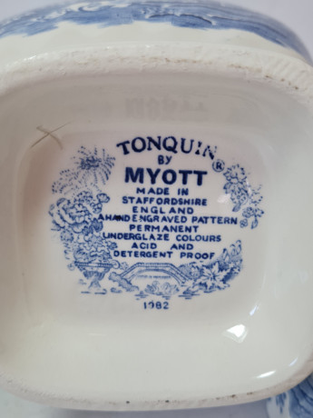 Набор для чая винтажный Staffordshire Tonquin by Myott, белый фарфор с рисунком в сине-голубых тонах, на 6 персон, в заводской коробке, Англия, 1960-70гг.