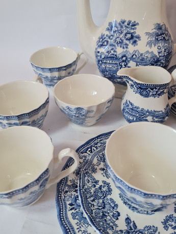 Набор для чая винтажный Staffordshire Tonquin by Myott, белый фарфор с рисунком в сине-голубых тонах, на 6 персон, в заводской коробке, Англия, 1960-70гг.