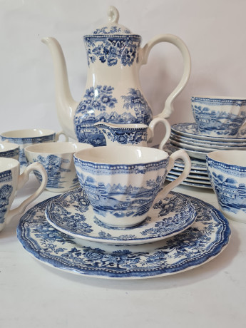 Набор для чая винтажный Staffordshire Tonquin by Myott, белый фарфор с рисунком в сине-голубых тонах, на 6 персон, в заводской коробке, Англия, 1960-70гг.