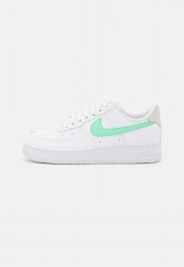 Nike Sportswear AIR FORCE 1 Sneaker low white/green glow/light bone AIR FORCE 1 Низкие кроссовки женские белое/зеленое свечение/светлая кость