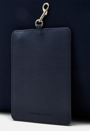 Tommy Hilfiger ICONIC TOMMY TOTE Tote bag space blue ICONIC TOMMY TOTE Сумка-тоут космический синий