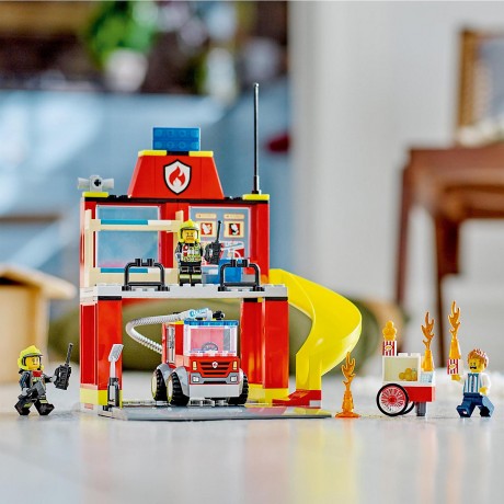 LEGO LEGO City 60375 Feuerwehrstation und Loschauto LEGO City 60375 Пожарная часть и пожарная машина