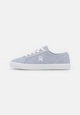 Tommy Hilfiger ESSENTIAL Trainers bluecoast ESSENTIAL Кроссовки синий берег