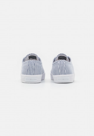 Tommy Hilfiger ESSENTIAL Trainers bluecoast ESSENTIAL Кроссовки синий берег