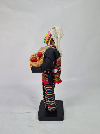 Фигурка винтажная Im Stil Gabriele Stemmler "Женщина в этническом костюме с 3 корзинами", 26 см, Германия, 1960-70гг.