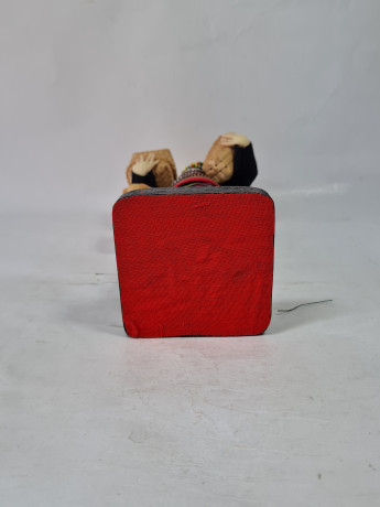 Фигурка винтажная Im Stil Gabriele Stemmler "Женщина в этническом костюме с 3 корзинами", 26 см, Германия, 1960-70гг.