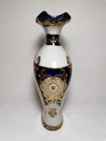 Lady Ashley, Леди Эшли Ваза фарфоровая "Гонка на лошадях" в японском стиле с позолотой, 30см, Германия 2000г.