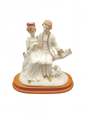 Статуэтка винтажная "Влюбленная пара с двумя кроликами", фарфор / дерево, 14 х 15 см, Италия, 1960-70гг.