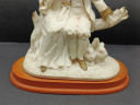Статуэтка винтажная "Влюбленная пара с двумя кроликами", фарфор / дерево, 14 х 15 см, Италия, 1960-70гг.