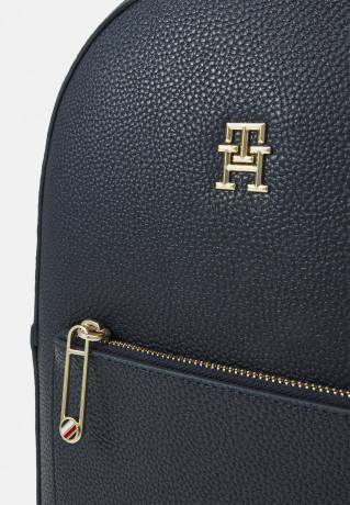 Tommy Hilfiger EMBLEM BACKPACK Rucksack space blue РЮКЗАК "ЭМБЛЕМА" Рюкзак космический синий