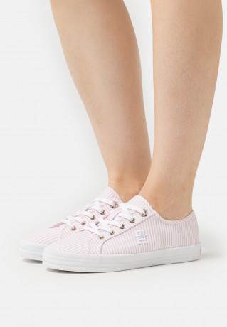 Tommy Hilfiger ESSENTIAL Trainers seersucker/soothing pink ESSENTIAL Кроссовки Сирсакер/успокаивающий розовый