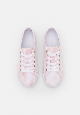 Tommy Hilfiger ESSENTIAL Trainers seersucker/soothing pink ESSENTIAL Кроссовки Сирсакер/успокаивающий розовый