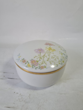 Шкатулка винтажная Tirschenreuth Bavaria с пастельным ботаническим декором, фарфор, 10 см, Германия, 1970-80гг.