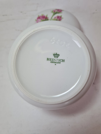 Heinrich Белая круглая фарфоровая шкатулка "Букет розовых роз", 8,5 x 10 см, Германия, 1960-70гг.