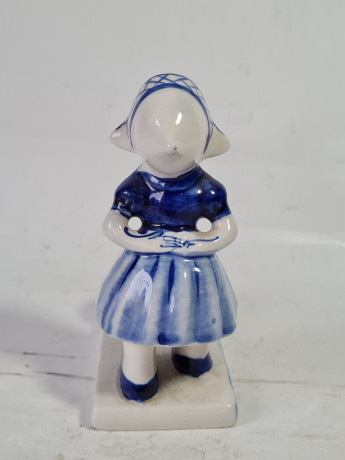 Подсвечник винтажный Elsava Holland с фигурой девочки, на одну свечу, фарфор, 12 х 9 см, Нидерланды, 1960-70гг.