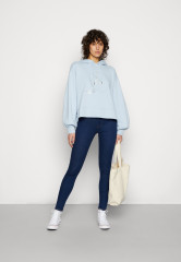 Tommy Hilfiger ICON RELAXED Hoodie Breezy Blue ICON RELAXED Толстовка с капюшоном Свежий синий